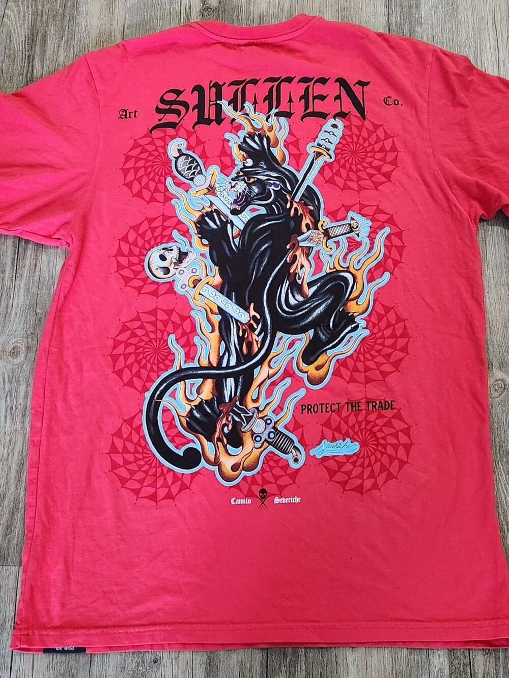 Mens Sullen Red electric Art collective t-shirt size Large Metal Panther
